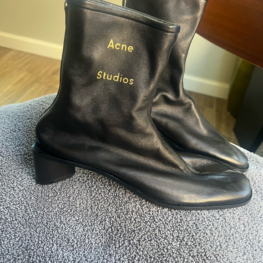 Acne Studio NWOT black booties 90 9